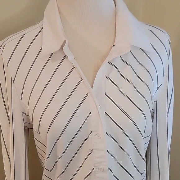 Express Stretch Slenderizing Button Down Blouse Size 12 - Picture 2 of 8